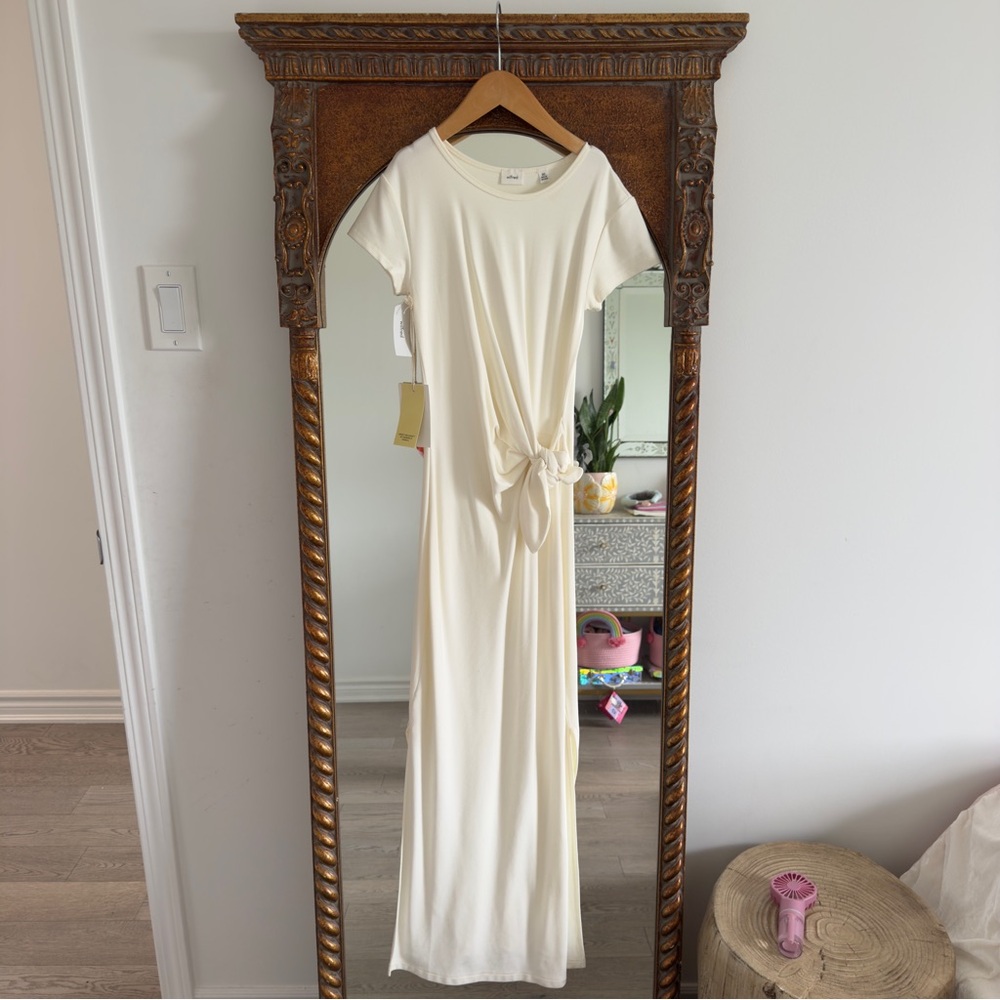 Wilfred FORTUNE MIDI
LIGHT BIRCH Aritzia XXS New with Tags